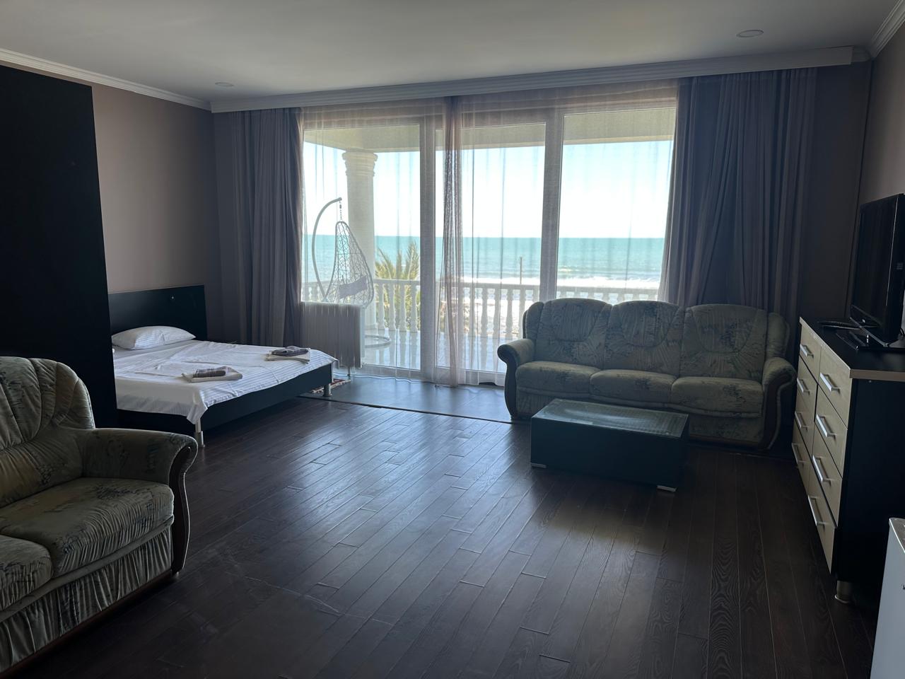Lux 200 — bedroom