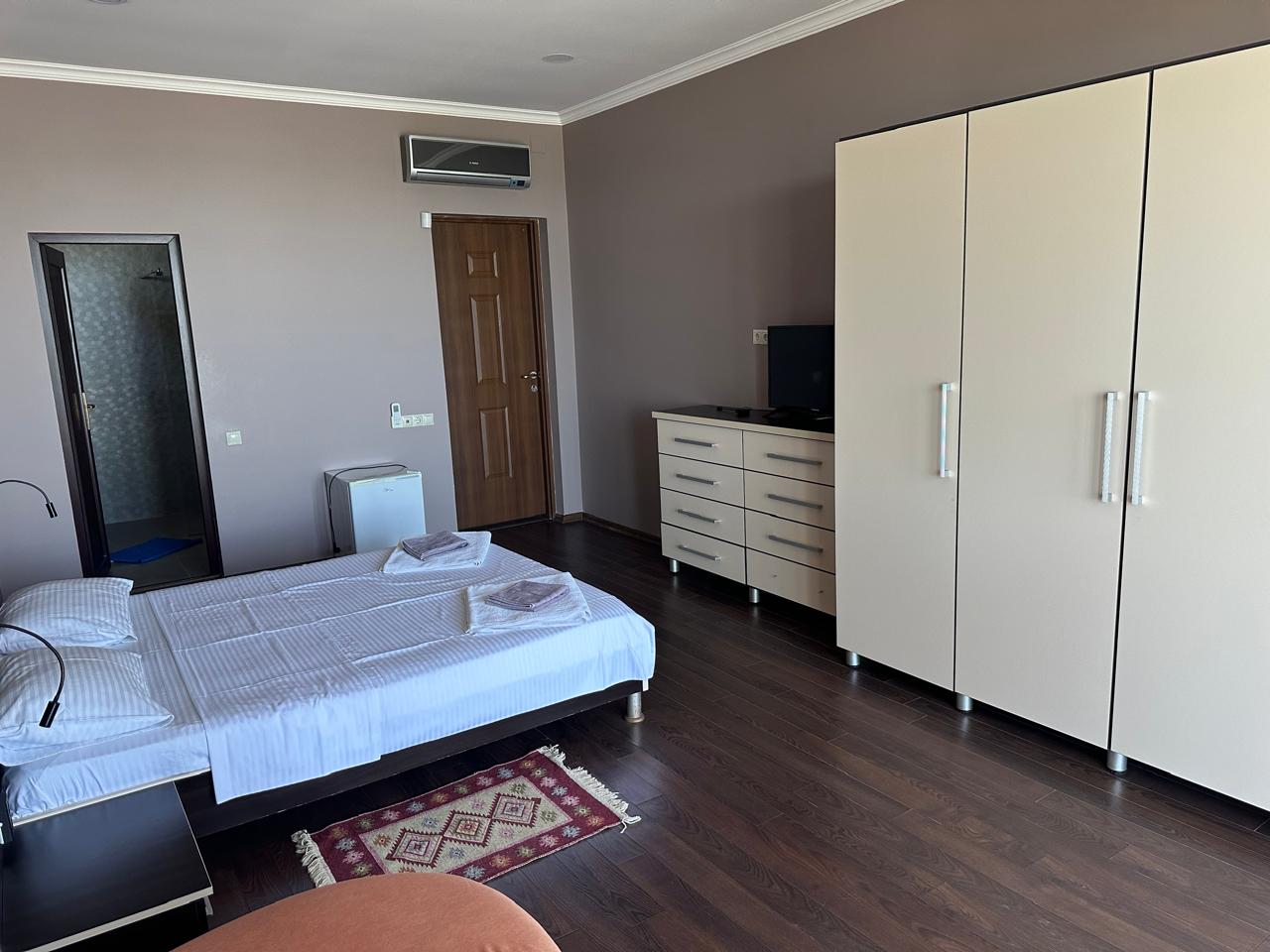 Deluxe 203 — bedroom
