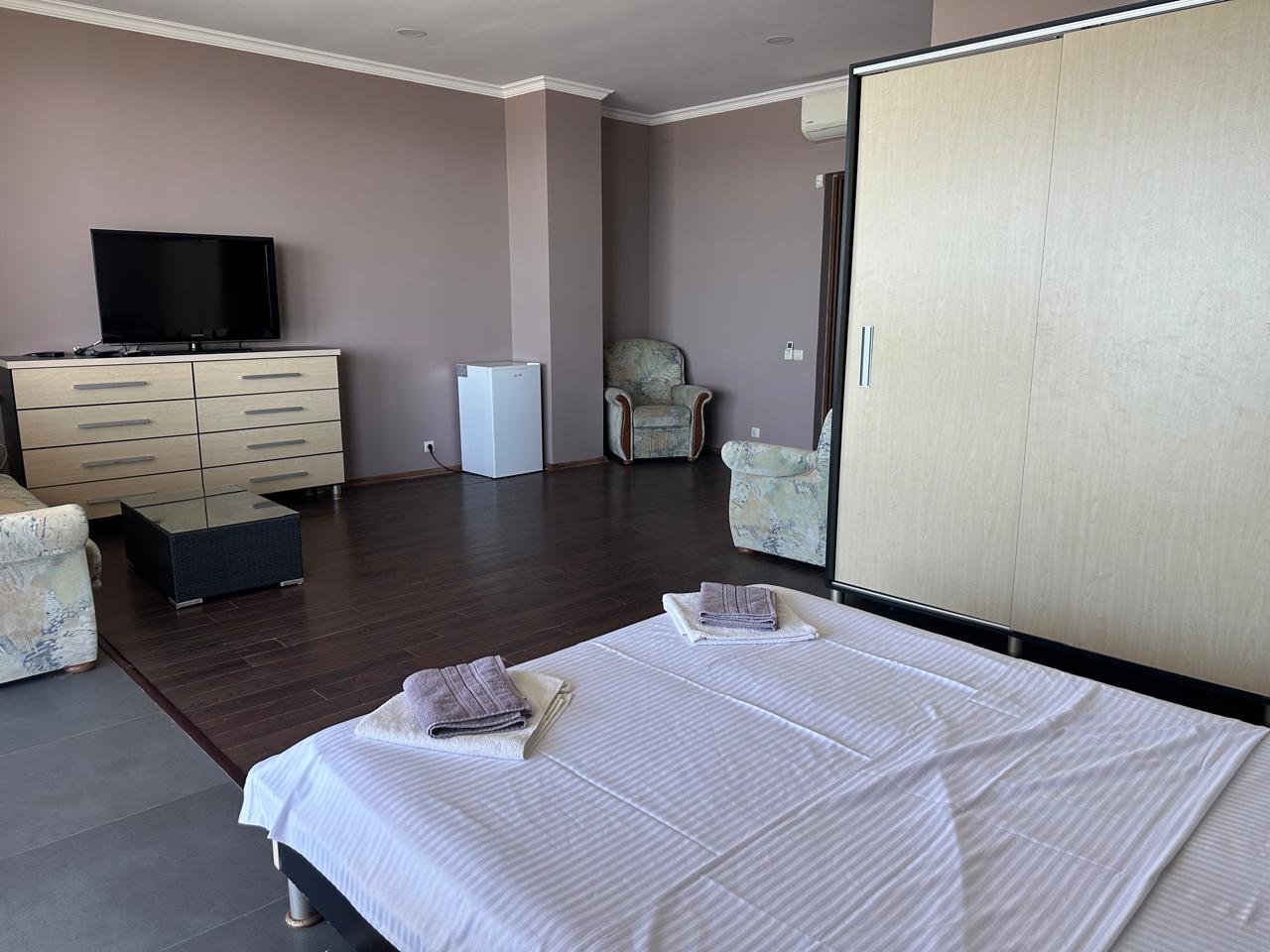 Lux 200 — living area