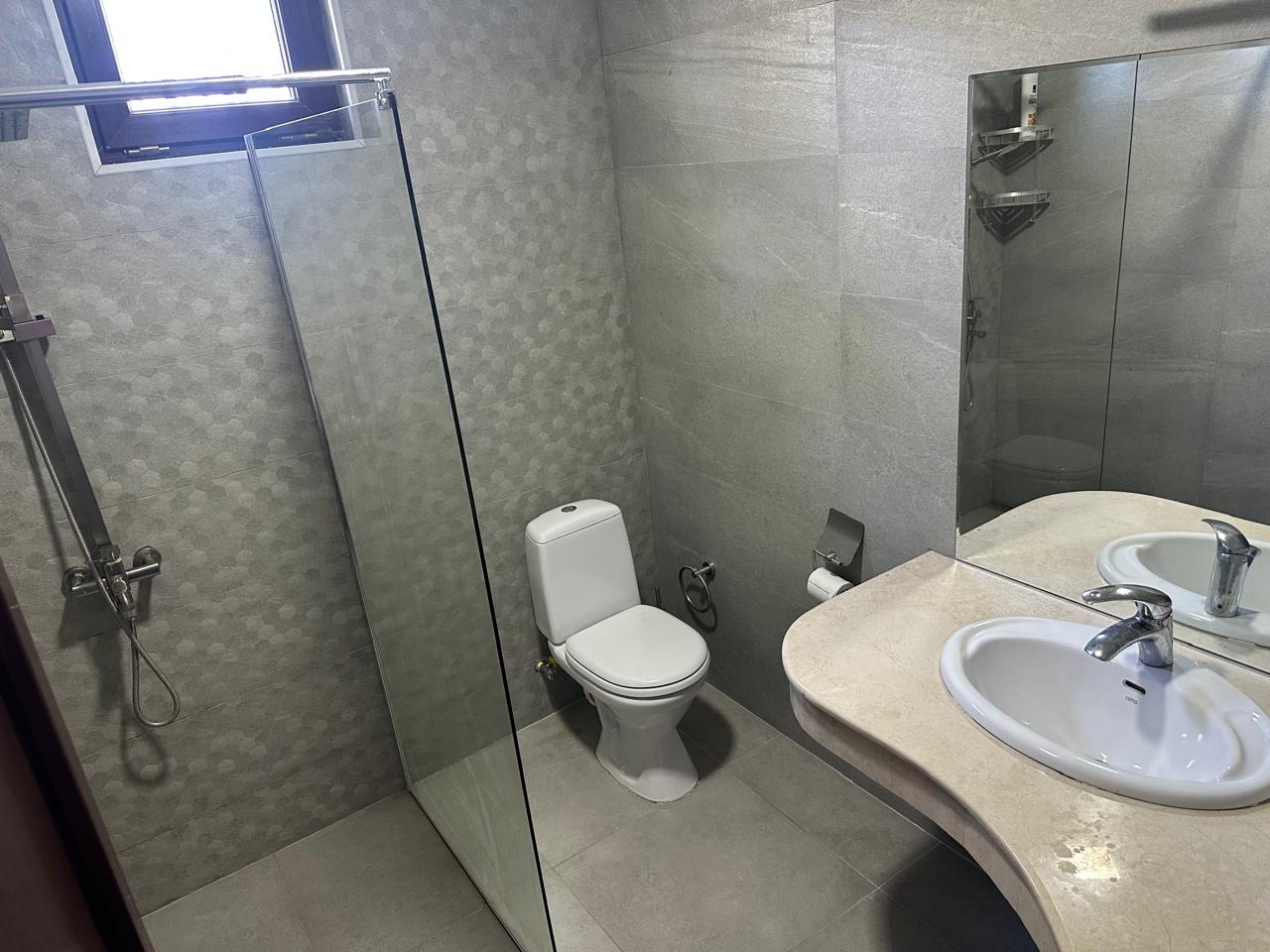 Lux 200 — bathroom